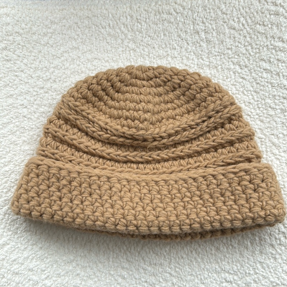 EUC Aqua Knit Hat / Tan
